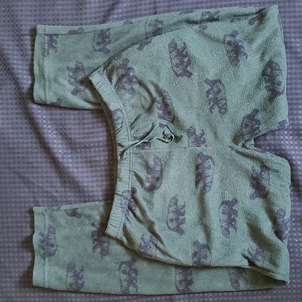 Bronze Eagle, black bear, green pajama pants, size medium, polyester